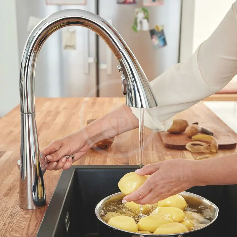Elektronická dřezová baterie s výsuvnou sprškou, chrom